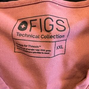 Figs scrub top